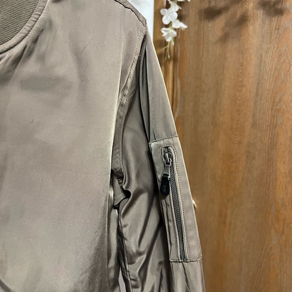 Kendall & Kylie Olive Green Oversized  Bomber Jacket with Ribbed Details 🫒 - Picture 5 of 10